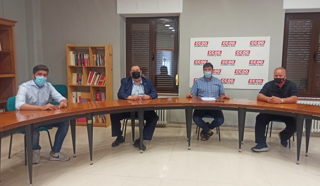 Foto firma convenio colectivo comercio 2021-2022
